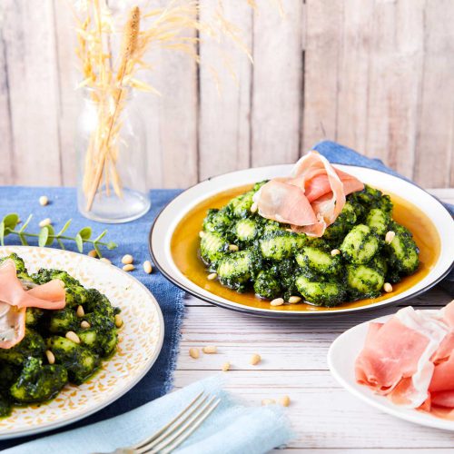 Gnocchi al pesto di cavolo nero e Prosciutto di San Daniele