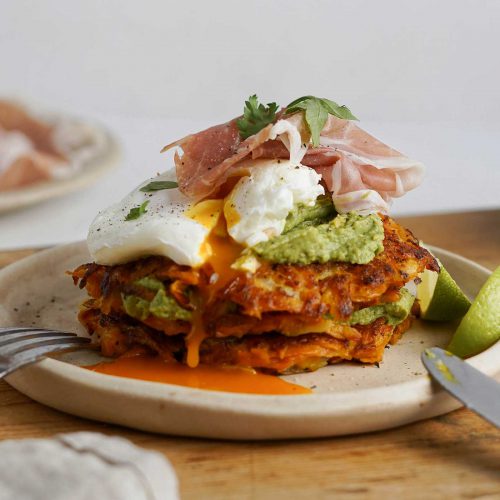 Fritters con crema di avocado, uovo pochè e Prosciutto di San Daniele