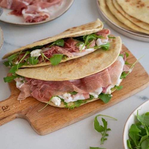 Piadina romagnola con Prosciutto di San Daniele, squacquerone e rucola