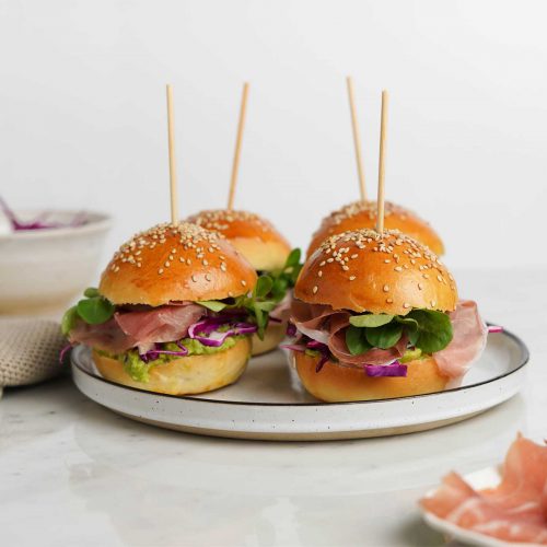 Mini burger con Prosciutto di San Daniele, valeriana e cavolo riccio