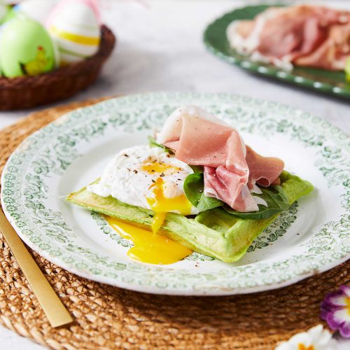 waffle salati agli spinacini con Prosciutto di San Daniele e uovo poche