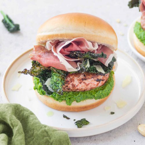 Burger di tacchino con cavolo nero, crema di spinacino, Prosciutto di San Daniele e mozzarella di bufala