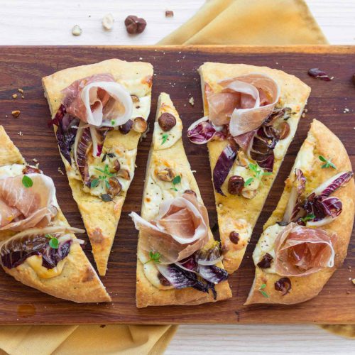 Focaccia con Prosciutto di San Daniele, radicchio, stracchino e noci