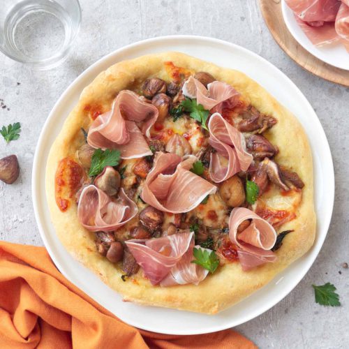 Pizza con castagne, Prosciutto di San Daniele, funghi e scamorza affumicata