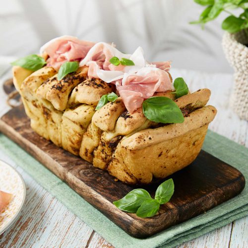 Pull apart bread con pesto, scamorza e Prosciutto di San Daniele