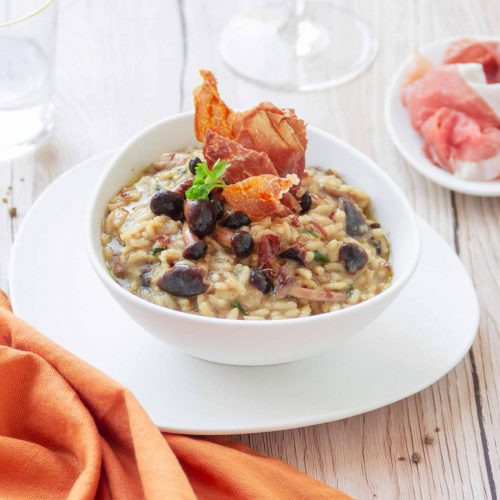 Risotto ai funghi, Prosciutto di San Daniele, aglio nero e prezzemolo